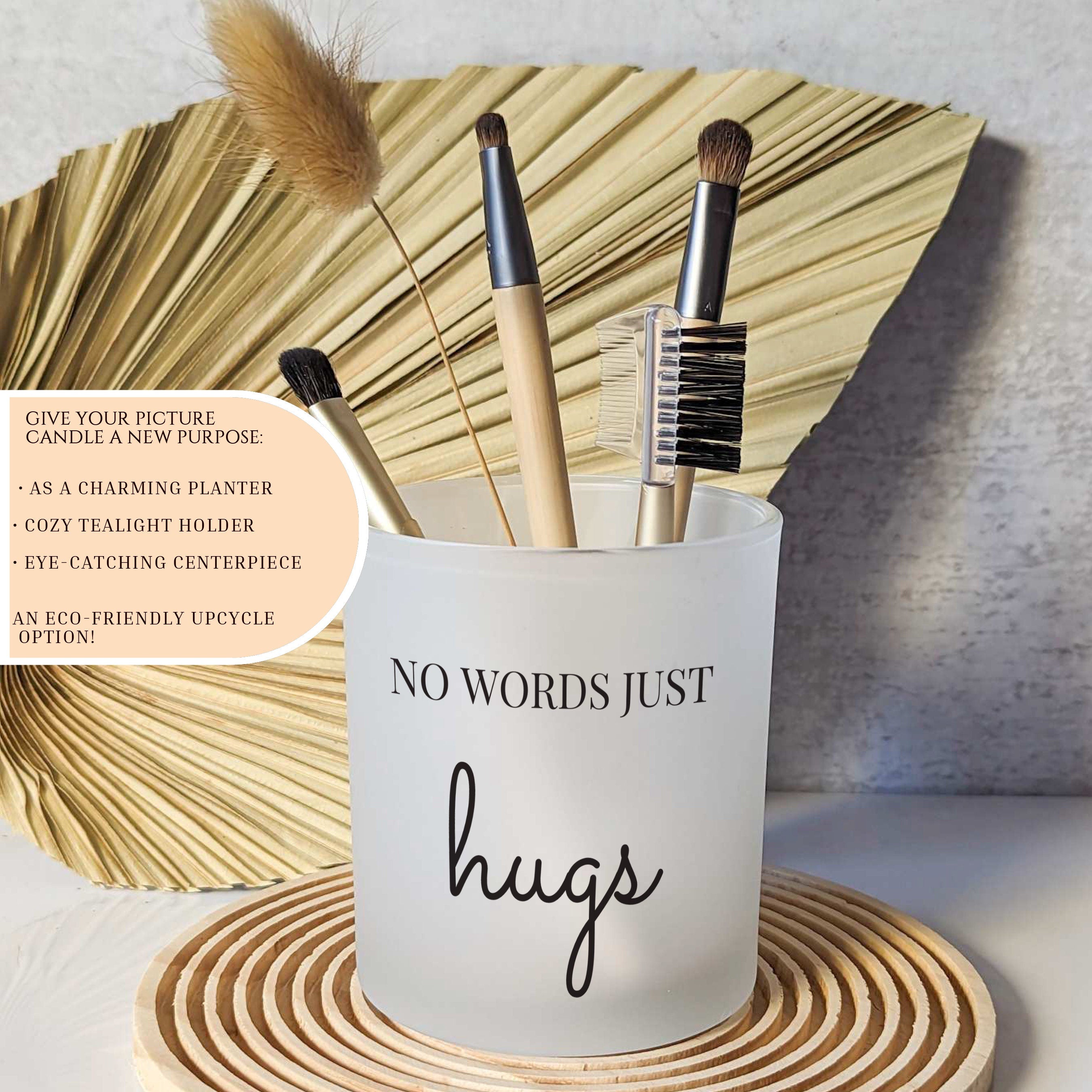 Candela In Cera Di Soia 'Just Hugs' Con Profumo Di Lavanda, Regalo Di Condoglianze O Per Dire 'ti Penso', 100g, 35 Ore Di Combustione, Barattolo Riutilizzabile